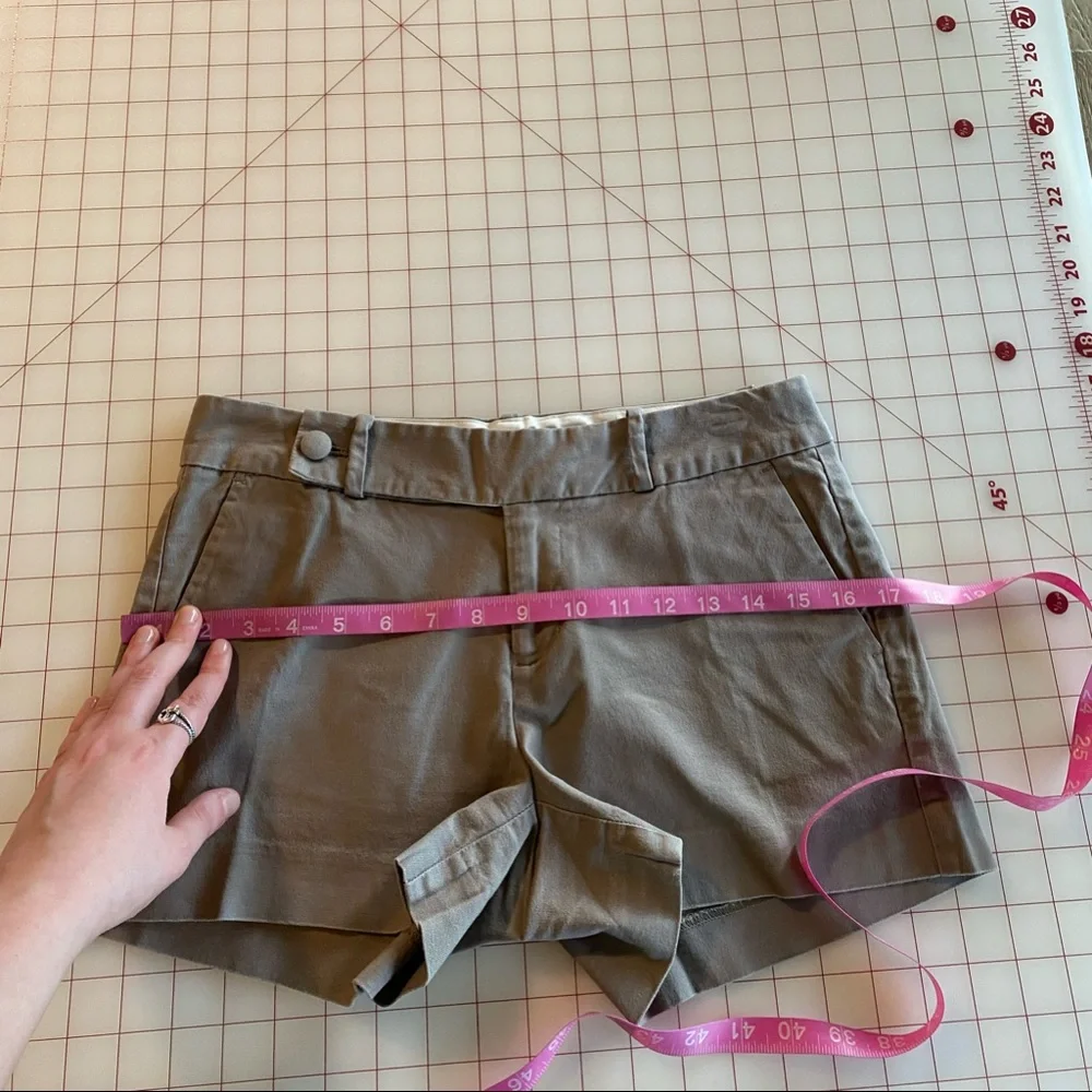 Banana Republic tan beige size 2 petite 2p bermuda casual summer shorts